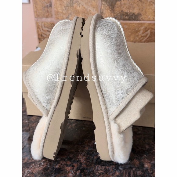 UGG Kids Keegan Metallic Slipper Gold Shimmer Faux Fur Lined Slip-On Shoes NWT - Picture 8 of 14